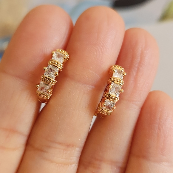 New 18K Gold Plated Princess Cut Diamond Huggie Hoop Earrings for Women - Picture 2 of 9